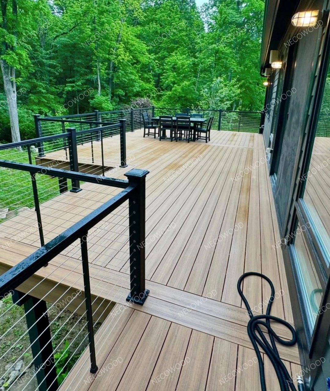 โซลูชั่นพื้นระเบียง WPC ของวิลล่าและสวน: พลิกโฉมการใช้ชีวิตกลางแจ้งที่หรูหราของคูเวต