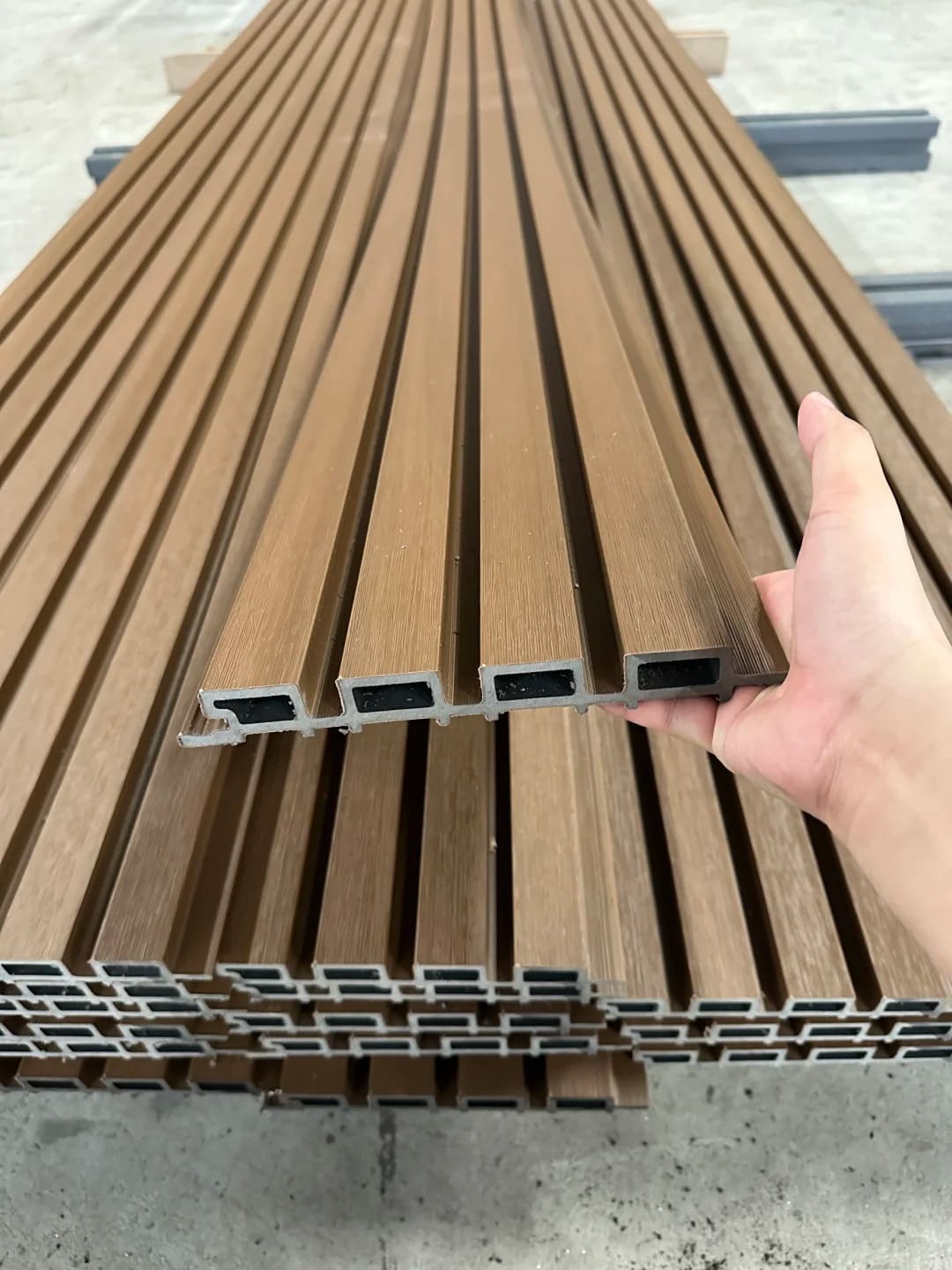 เทคโนโลยี Co-Extrusion เป็นมาตรฐานในแผ่นผนัง WPC ใหม่กว่า 60%