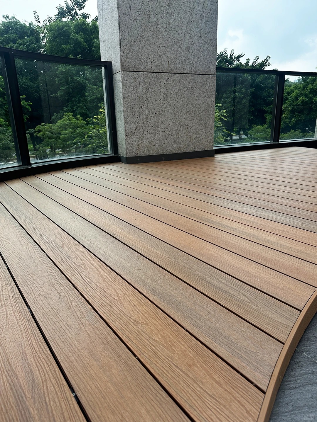 แพลตฟอร์มดาดฟ้า WPC แบบโค้ง: Necowood เปลี่ยนพื้นที่กลางแจ้งที่ไม่ปกติได้อย่างไร
